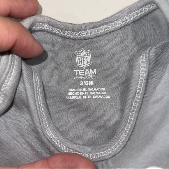 4/$25 - NFL Team Apparel Grey/Black Raiders Football Onesie - Size‎ 3/6 mths - Picture 3 of 5